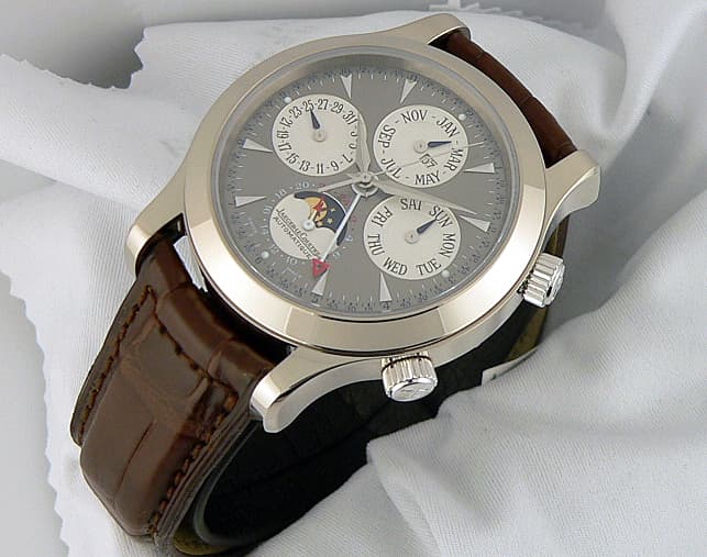 Jaeger LeCoultre Master Grande Memovox 
Dark Gray