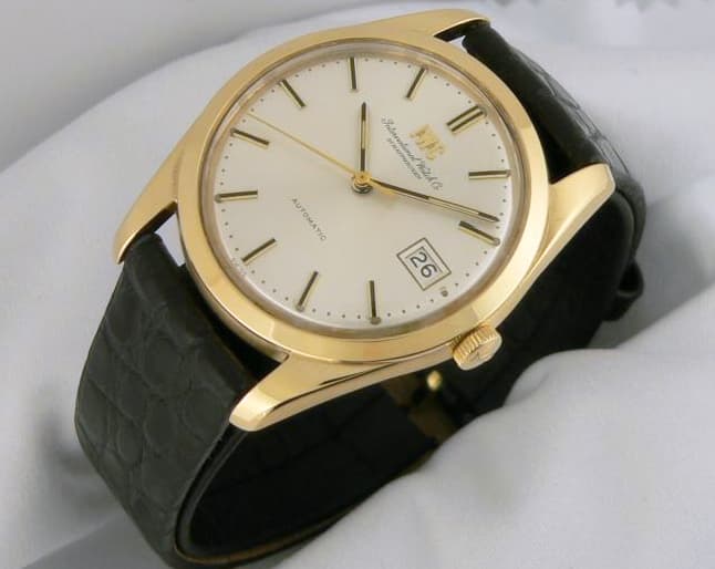 IWC Vintage yellow
36mm date
Engraved back