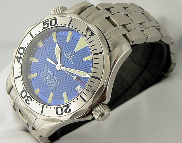 Omega Seamaster Blue Mid-Size 
Auto