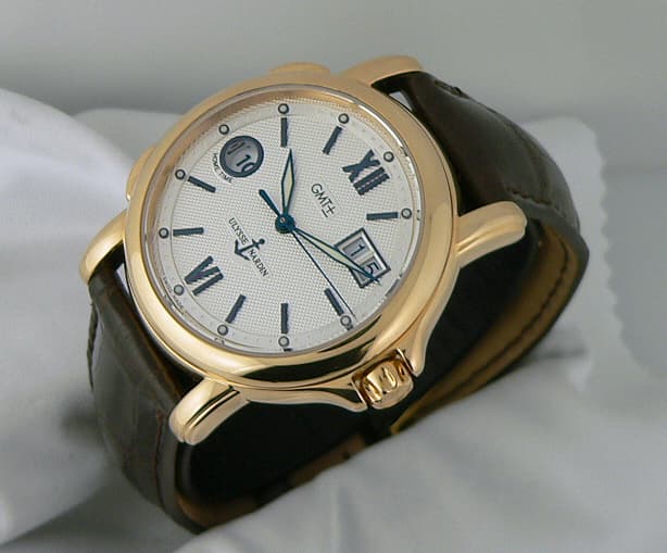 Ulysse Nardin GMT +/- Big Date Rose