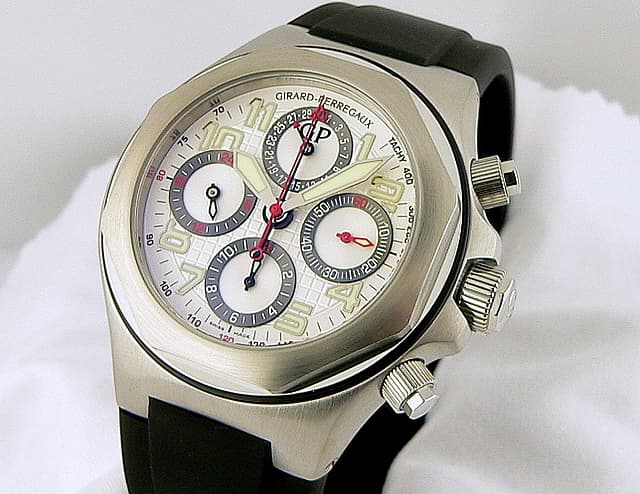 Girard Perregaux Laureato EVO3 Chrono SS Rubber White Dial
