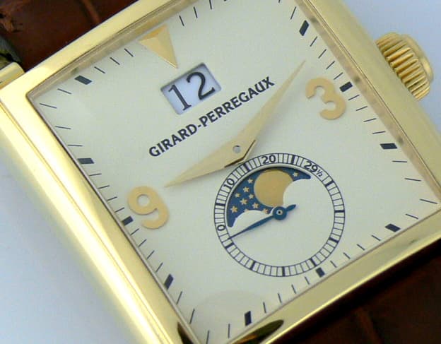 Girard Perregaux Vintage 1945 Big Date Moon Yellow Gold


