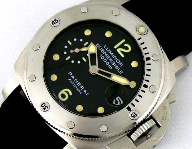 Panerai Luminor Submersible
Stainless
PAM243