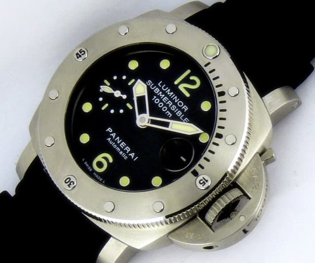 Panerai Luminor Submersible
Stainless