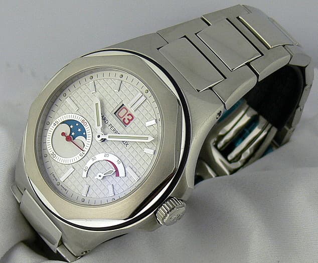 Girard Perregaux Laureato EVO SS-SS
Power Reserve