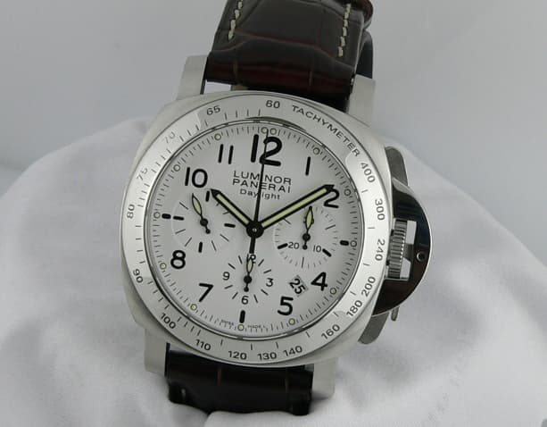 Panerai Luminor Chrono 44mm,
White Dial