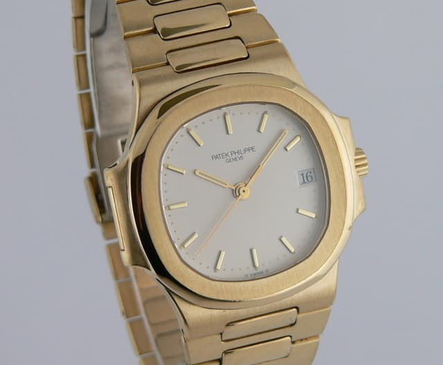 Patek Philippe Nautilus YG/YG
3800