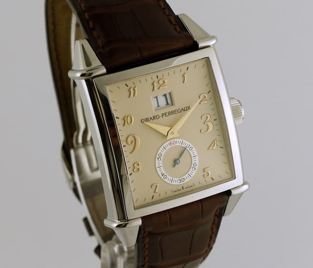 Girard Perregaux Vintage 1945 Big Date Ltd