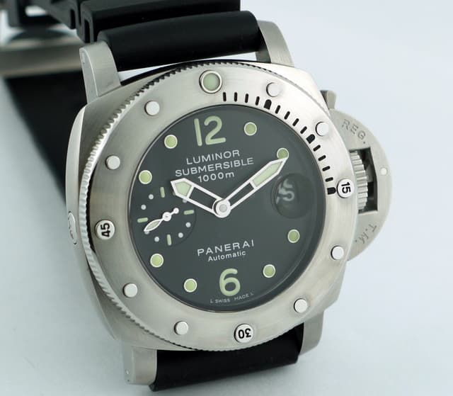 Panerai Luminor Submersible
Stainless