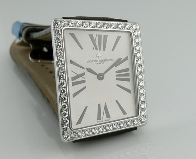 Vacheron Constantin 1972 Asymmetric Medium
White Gold
Ladies