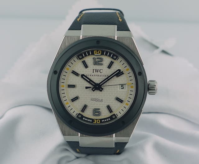IWC Ingenieur SS/Strap Ceramic Bezel
white