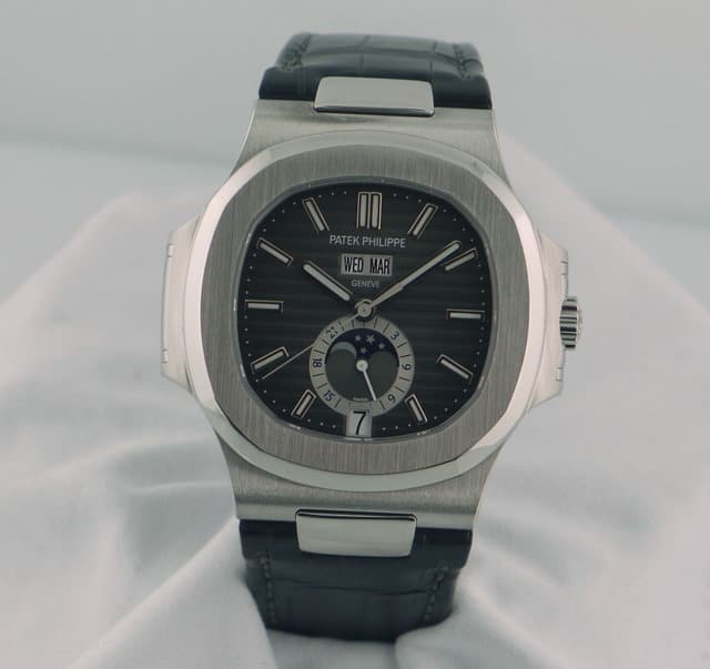 Patek Philippe Annual Calendar
 Nautilus 5726 SS/Strap