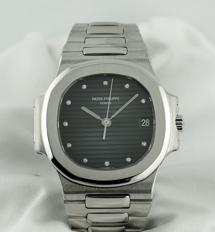 Patek Philippe 3800
Nautilus
Platinum
