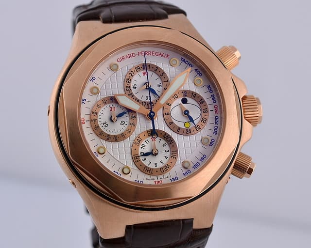 Girard Perregaux Laureato EVO3 Rose Perpetual
White