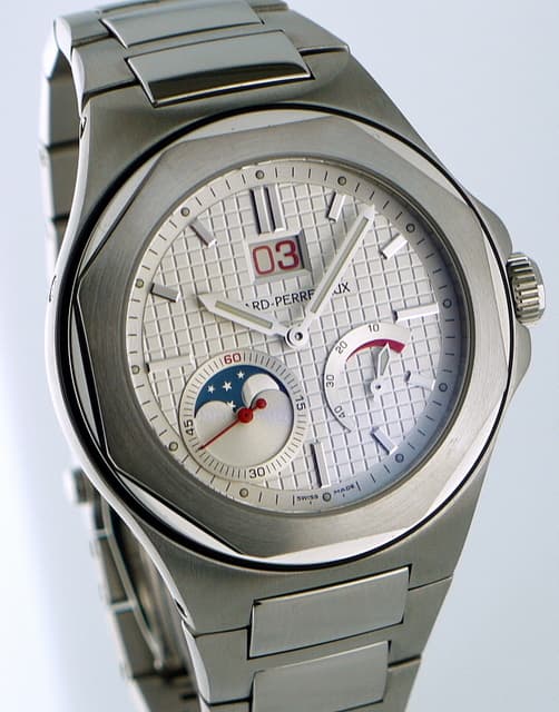 Girard Perregaux Laureato EVO SS-SS
Power Reserve