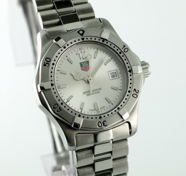TAG Heuer Professional Quartz White
