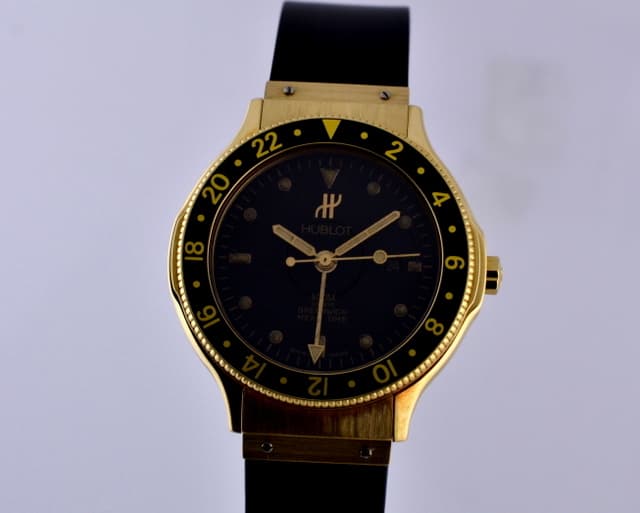 Hublot Professional 300MT 18K Yellow Gold / Rubber Quartz 31.2MM
