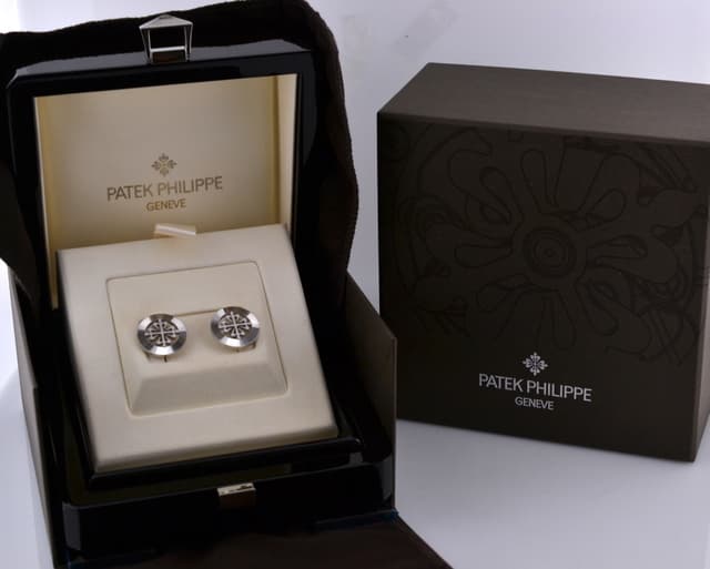 Patek Philippe Men's Cufflinks
Calatrava Cross
18K White Gold