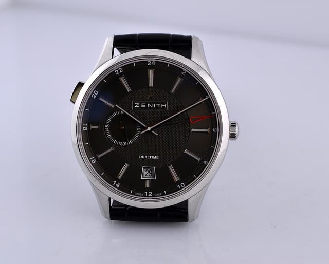 Zenith Captain Dual Time
SS Black Dial 40MM