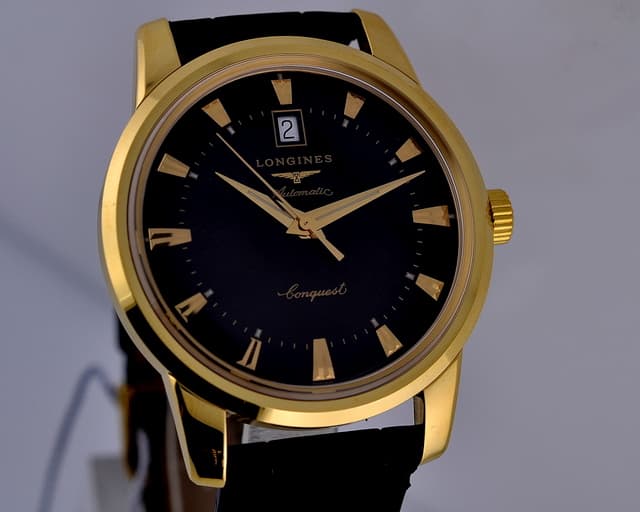 Longines Conquest Heritage
18K Yellow Gold
Black Dial 40MM