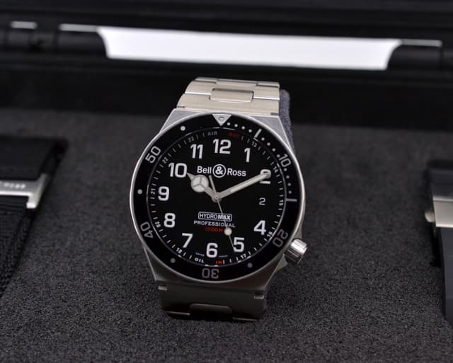 Bell & Ross Hydromax Professional Quartz 11100M 