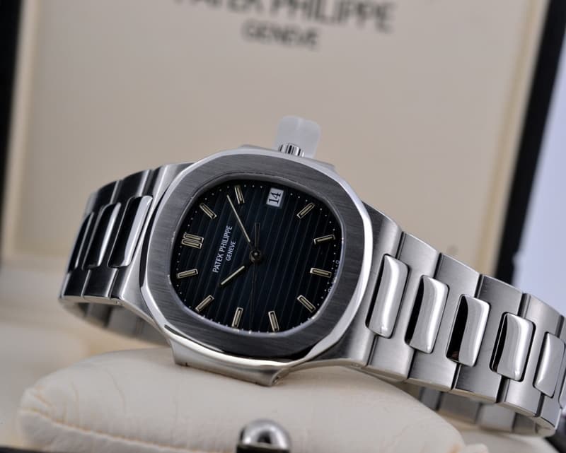 Patek Philippe Nautilus Mid Size Quartz SS / SS 