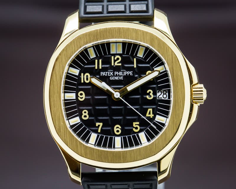 Patek Philippe Large Aquanaut 5065
18k / Rubber