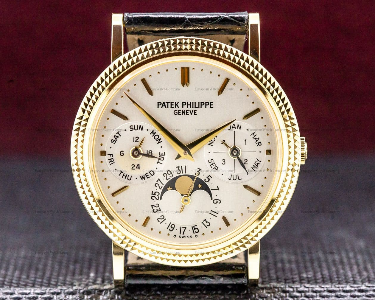 Patek Philippe Perpetual Calendar 18K Yellow Gold FULL SET WORN TWICE 