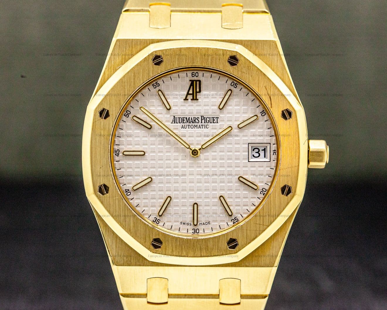 Audemars Piguet Royal Oak Jumbo 18k Yellow Gold / Extra white Dial FULL SET