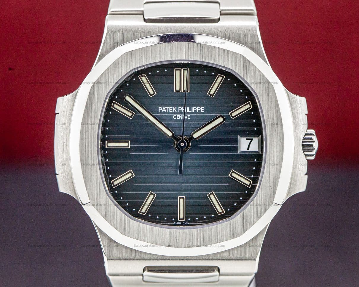 Patek Philippe Nautilus Mid Size / Display Back RARE 