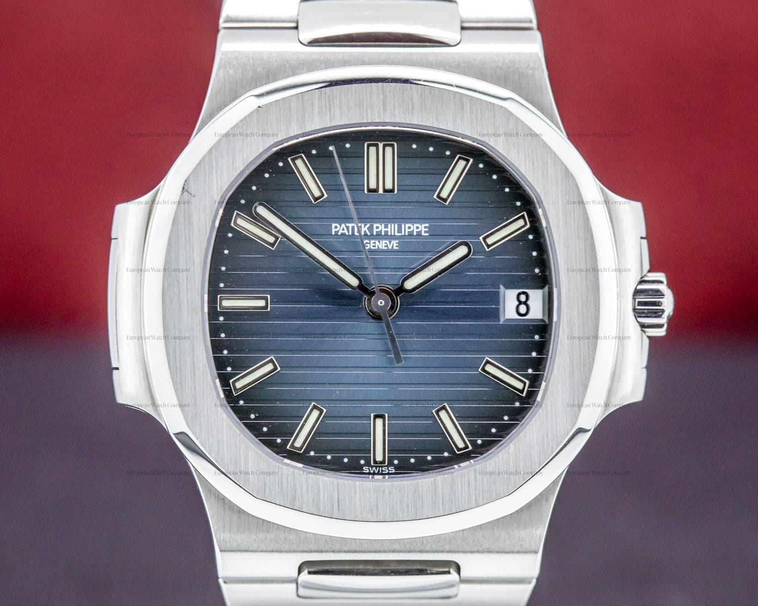Patek Philippe Nautilus Mid Size / Display Back 5800 RARE FULL SET