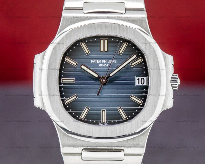 Patek Philippe Nautilus Mid Size / Display Back 5800 RARE FULL SET