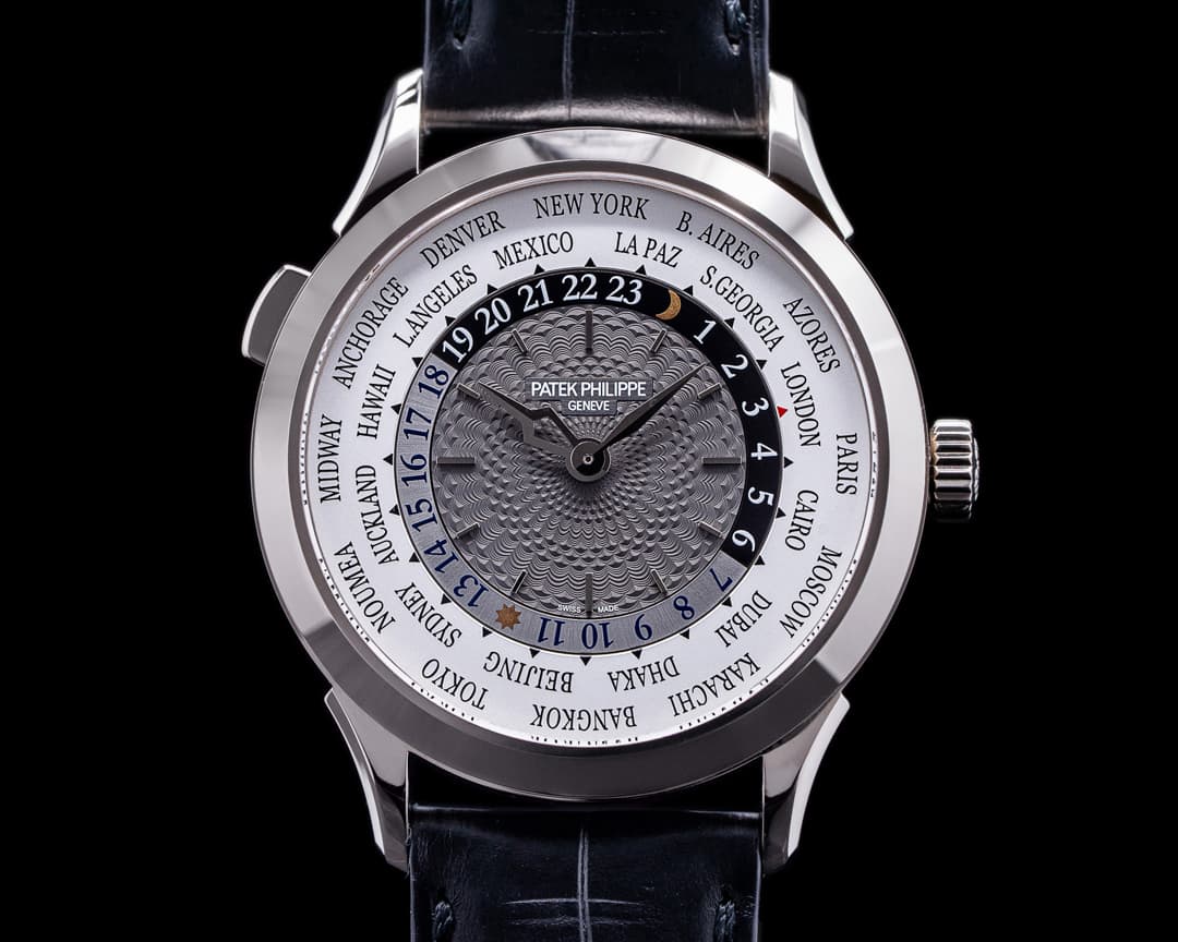 Patek Philippe 5230G World Time White Gold / Deployant 2020