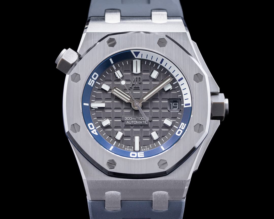 Audemars Piguet Royal Oak Offshore 15720ST Diver Grey Dial UNWORN
