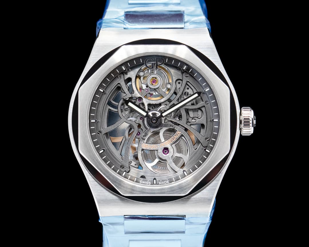 Girard-Perregaux Laureato Skeleton 42mm SS / Bracelet UNWORN