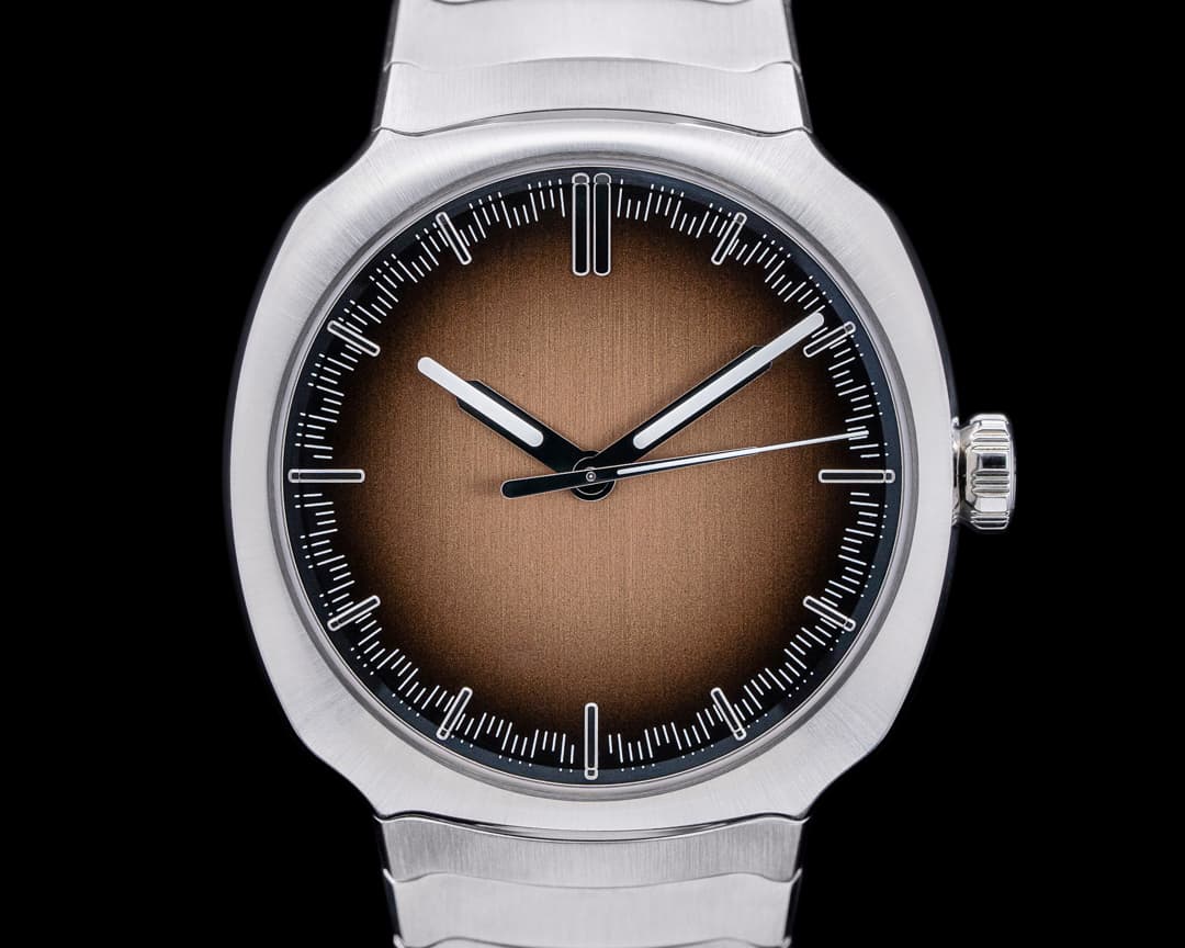 H. Moser and Cie. Moser Streamliner Centre Seconds Smoked Salmon Dial