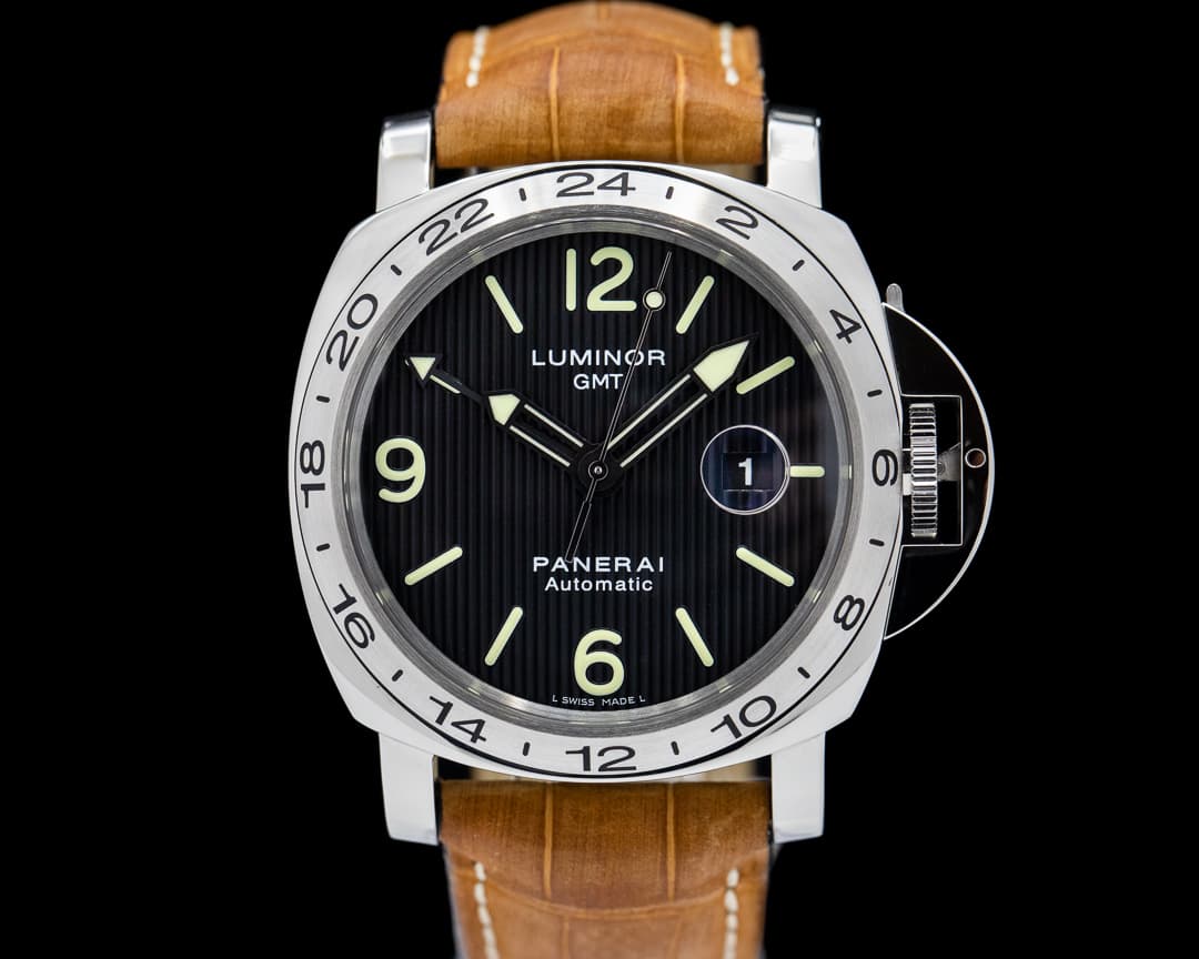 Panerai Luminor GMT Tuxedo Dial SS 