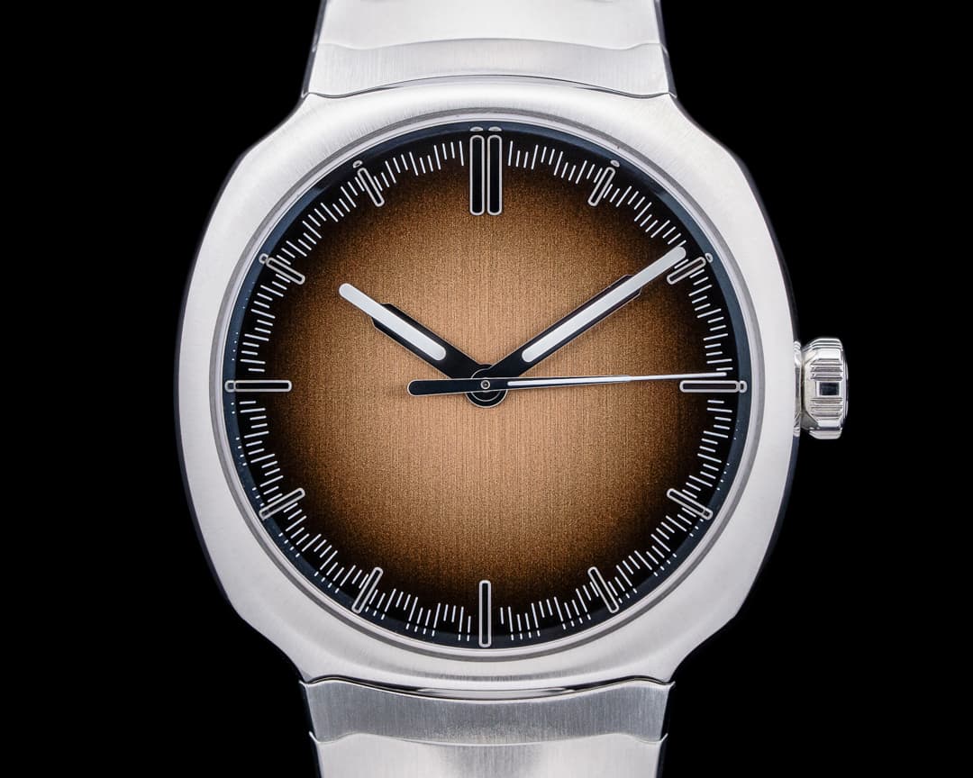 H. Moser and Cie. Moser Streamliner Centre Seconds Smoked Salmon Dial