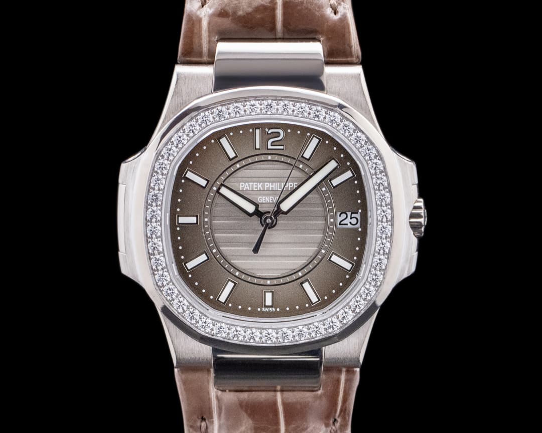 Patek Philippe Nautilus Ladies 7010 G 18K White Gold / Diamonds