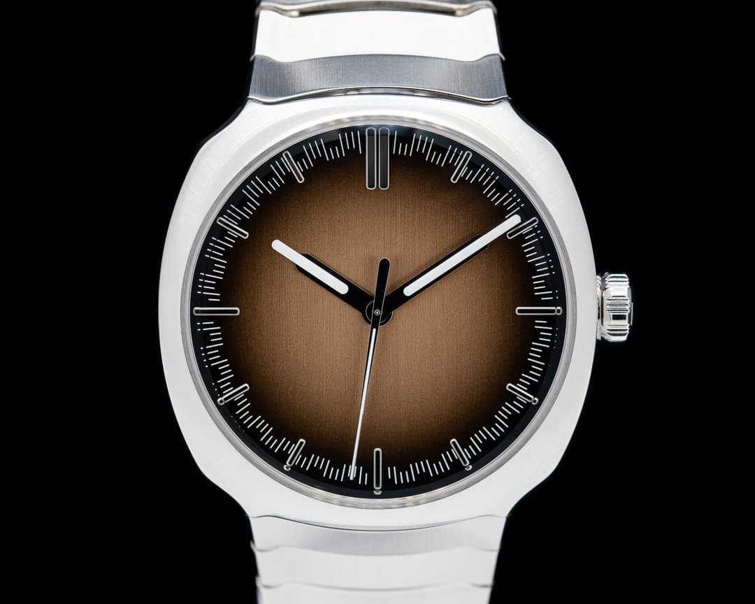 H. Moser and Cie. Moser Streamliner Centre Seconds Smoked Salmon Dial