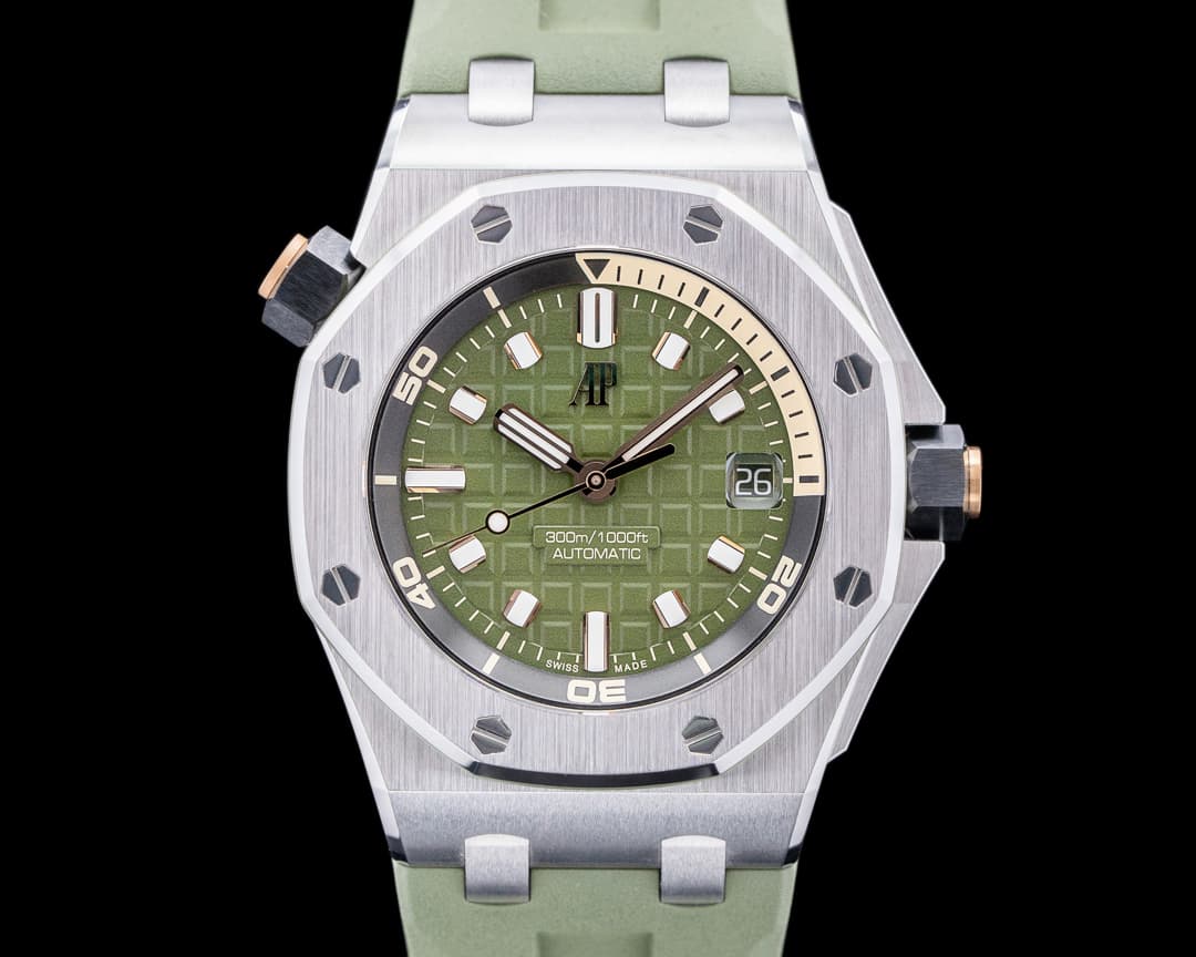 Audemars Piguet Royal Oak Offshore 15720ST Diver Green Dial UNWORN