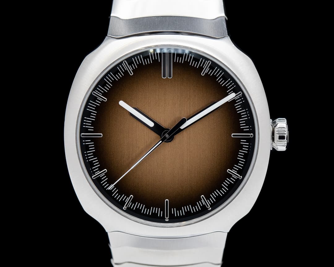H. Moser and Cie. Moser Streamliner Centre Seconds Smoked Salmon Dial