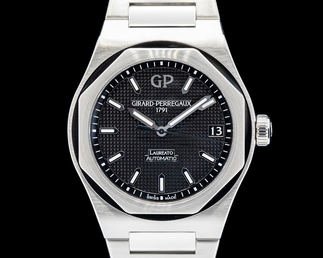 Girard Perregaux 81010 Laureato 42MM SS Black Hobnail Dial