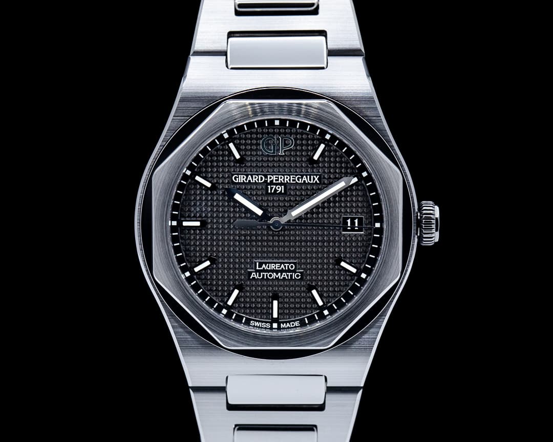Girard Perregaux 81005 Laureato Ceramic Black Dial