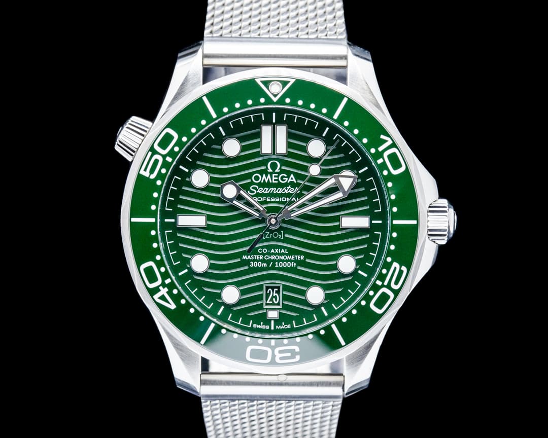 Omega Seamaster Diver 300M SS Ceramic Green Dial 2025