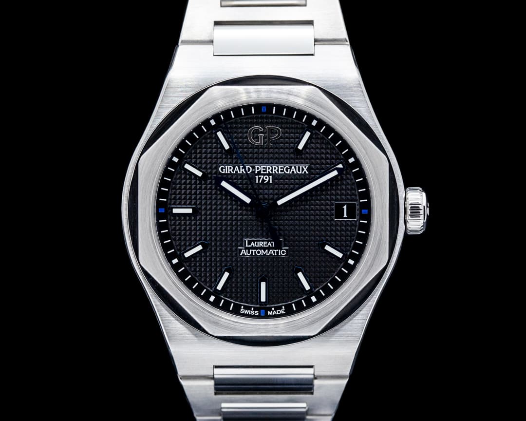 Image of Girard Perregaux 81010 Laureato SS Black Dial LIMITED
