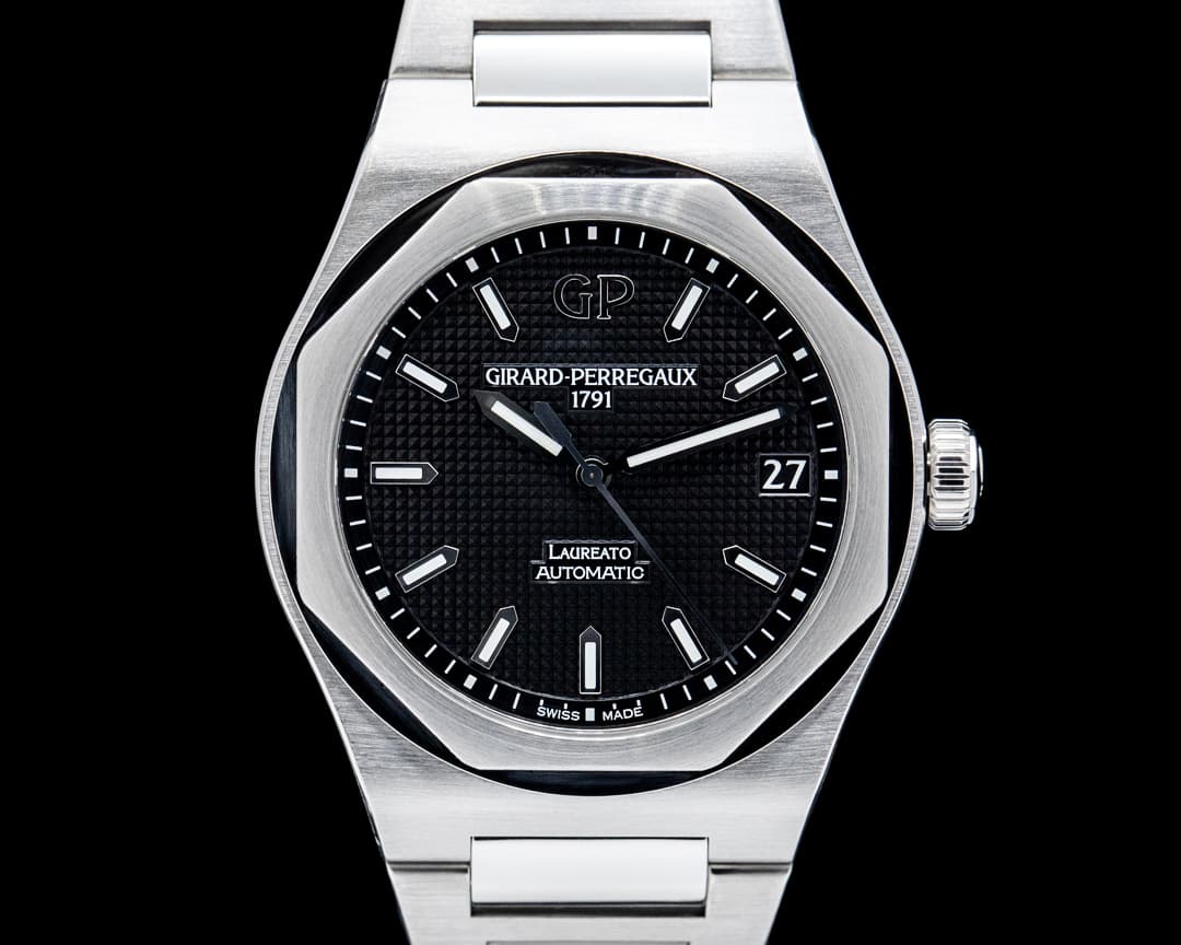 Girard-Perregaux 81010 Laureato 42MM SS Black Dial