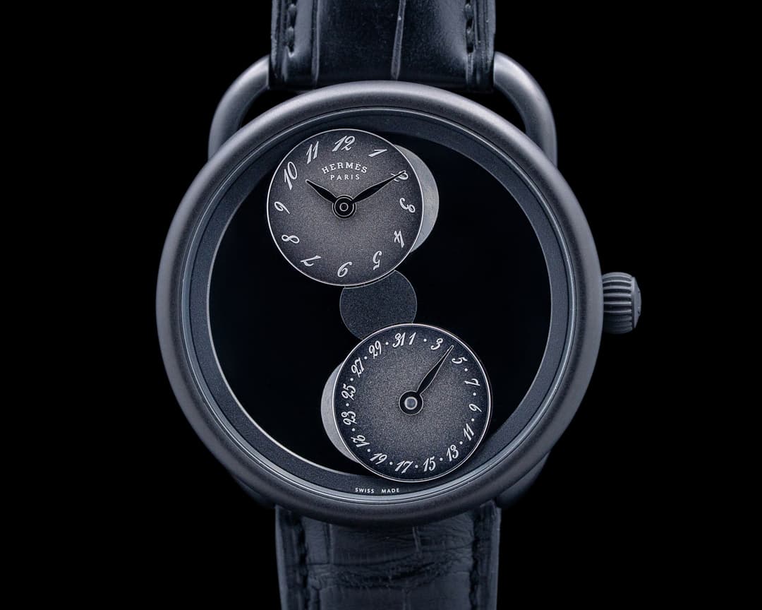 Image of Hermès AR1.842 Arceau L'heure de la lune PVD Titanium Black Jade Dial