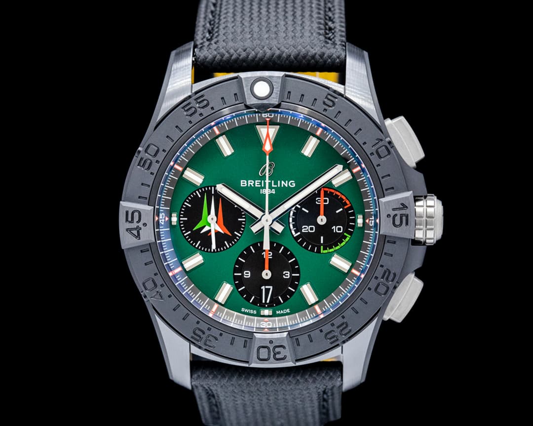 Breitling venger B01 Chronograph 42 Night Mission Ceramic Green Dial