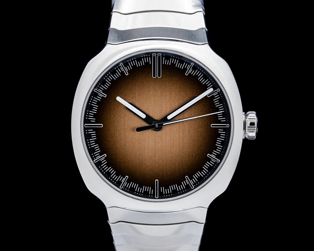 Image of H. Moser & Cie. 6200-1207 Streamliner Centre Seconds SS Smoked Salmon Dial